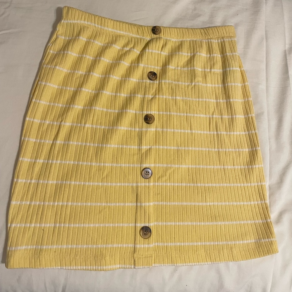 Forever 21 yellow and white skirt with buttons!! Never worn!